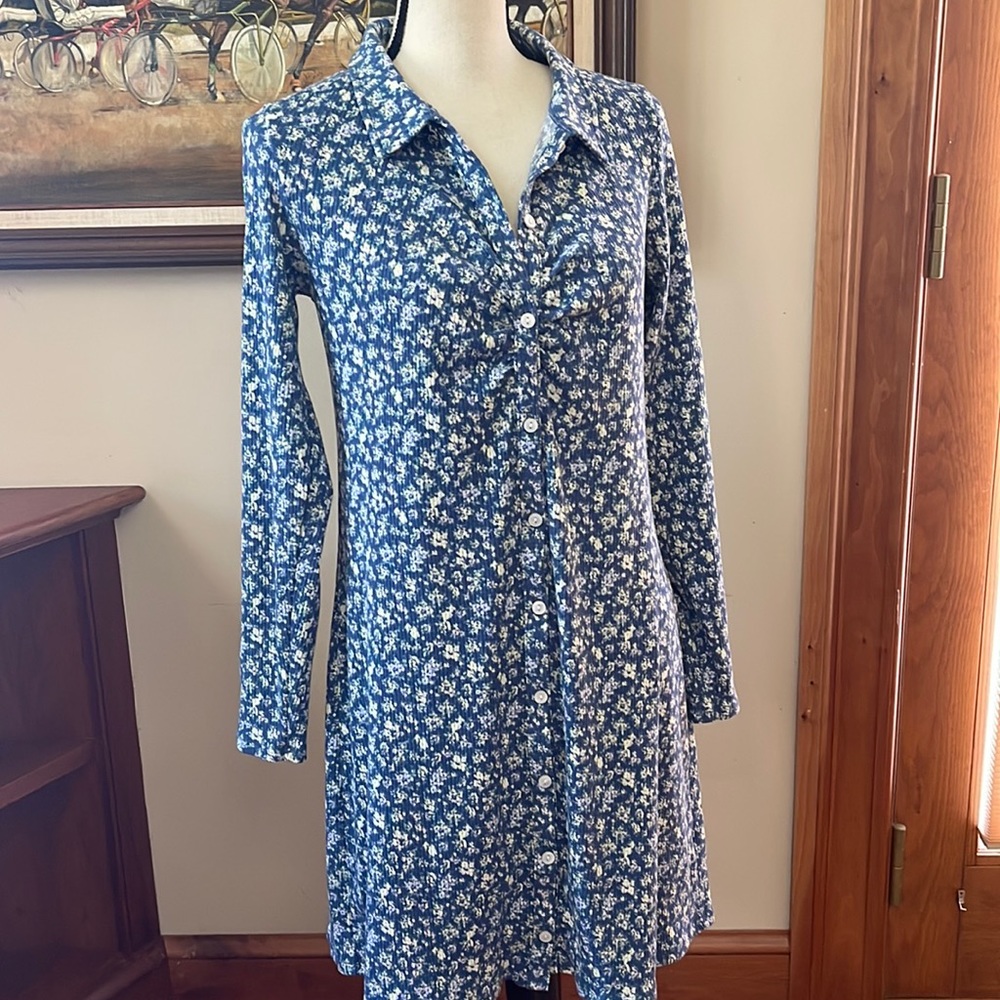 American Eagle Long Sleeved Ribbed Button down Soft Shirt Blue Floral Dress  L